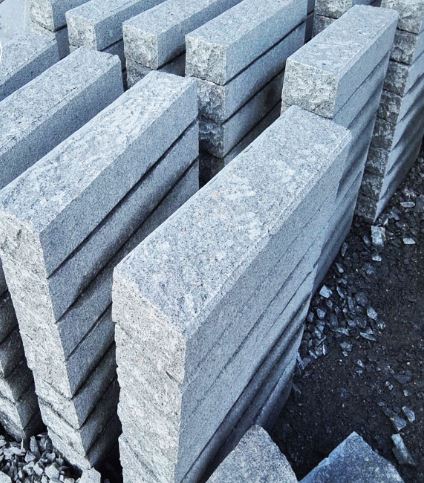 Split kerbstone
